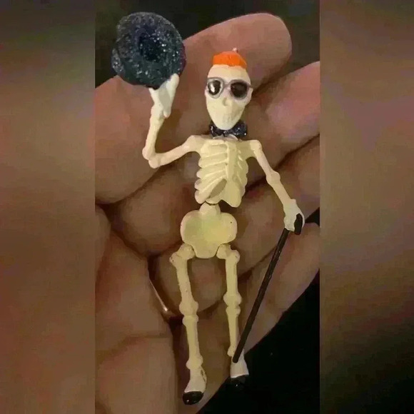 HALLMARK Keepsake 2003 Halloween Ornament 'MR. TAP HAPPY' Dancing Skeleton - Picture 5 of 6